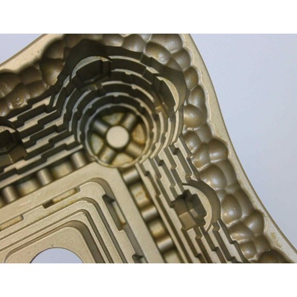 NordicWare Bundt Cake Pan Castle Beach King Queen 10-cup Cast Iron Mold Baking - Picture 6 of 7